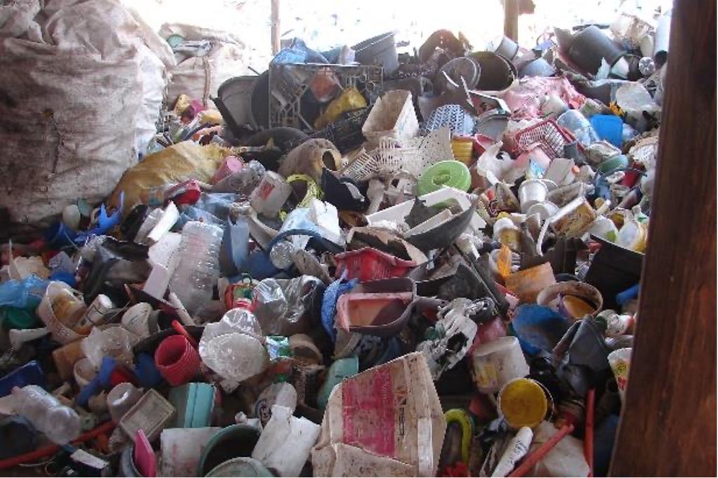 Tri des déchets plastiques collectés sur Oued Zem