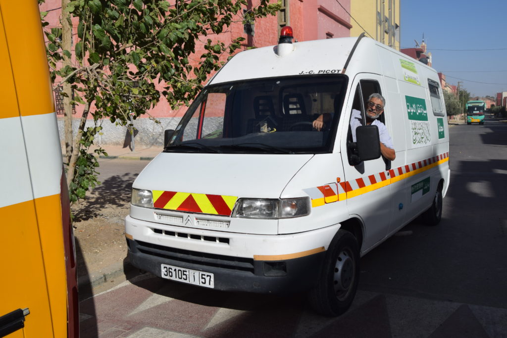 L'ambulance dont nous avons fait don a été transformée en corbillard